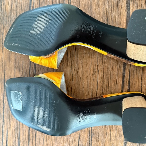 Dolce & Gabbana Yellow Heels Vibrant Style - Picture 6 of 8